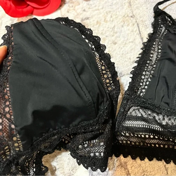 LIKE NEW Garage Black Lace Trim Bra/ Bralette P/S - Picture 11 of 13